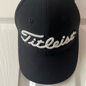 TITLEIST Men’s Black Cap